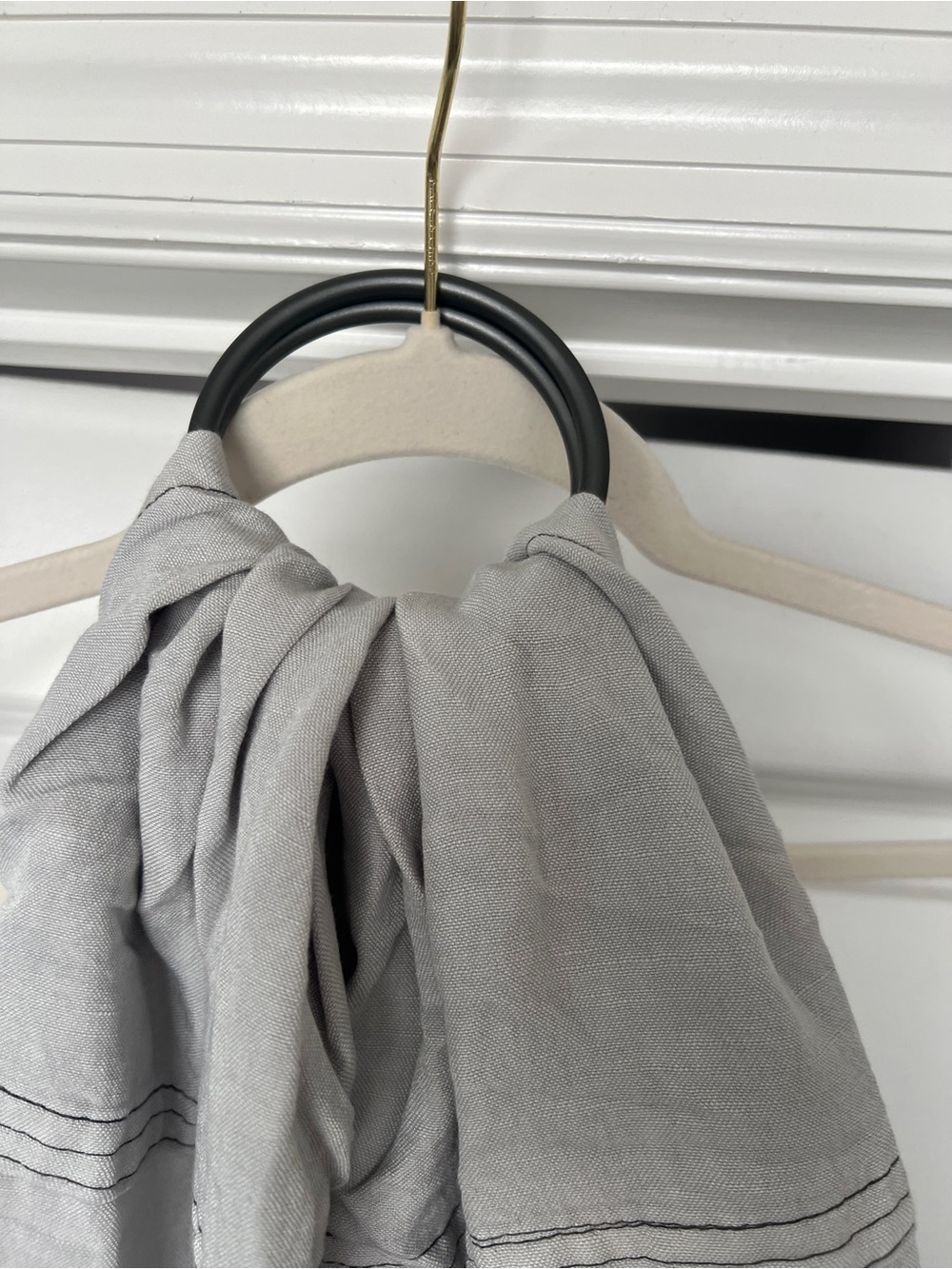Nalakai Two-Tone Linen Ring
Sling - Gray ombré - Picture 3 of 8